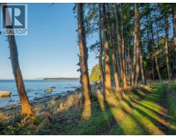 1136 Herchmer Road, Savary Island, BC V8A0G7 Photo 8