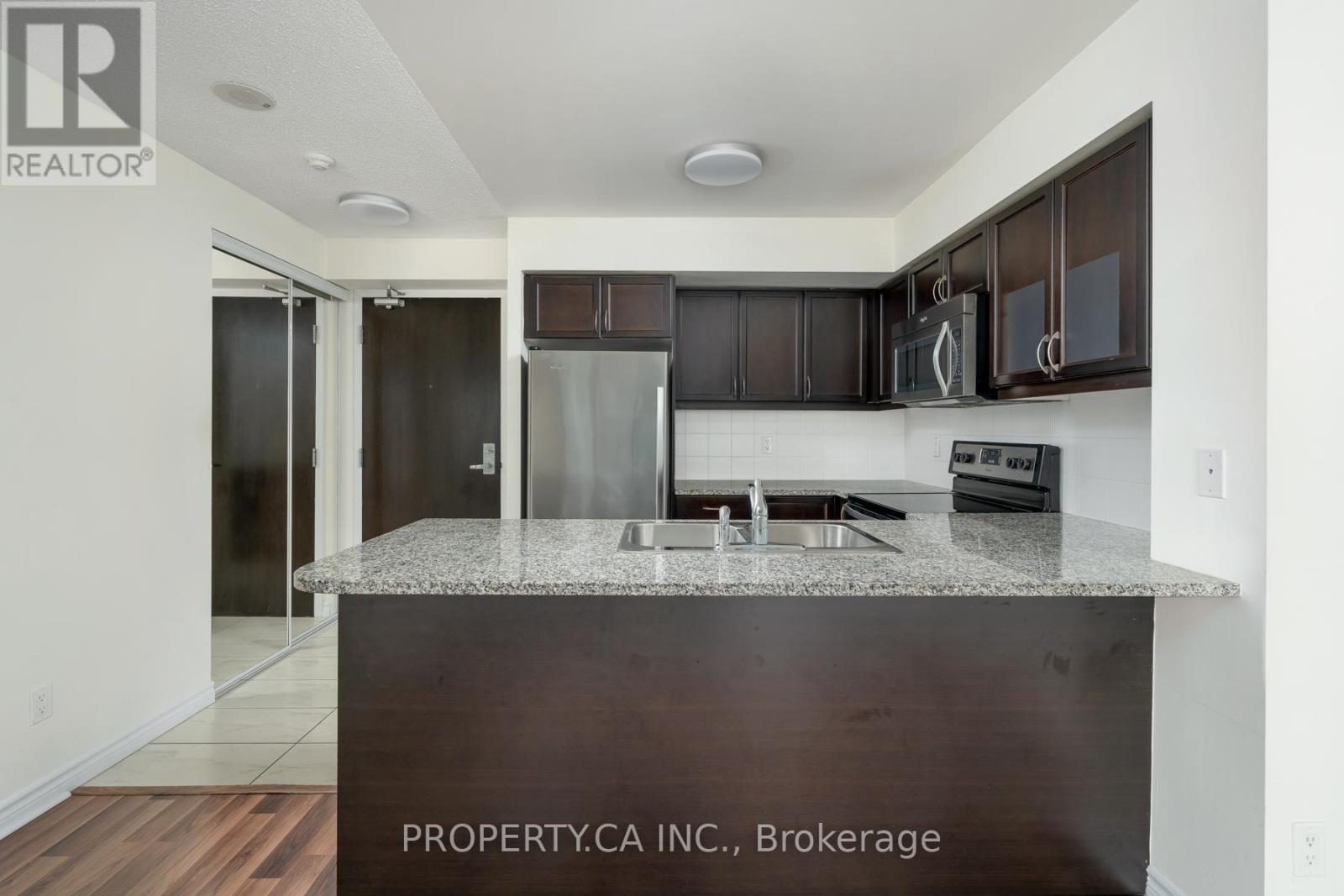 #803 25 LOWER SIMCOE STREET - 16
