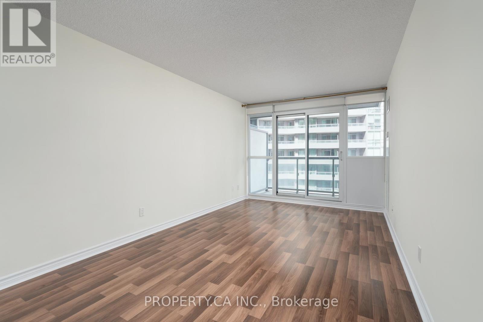 #803 25 LOWER SIMCOE STREET - 17
