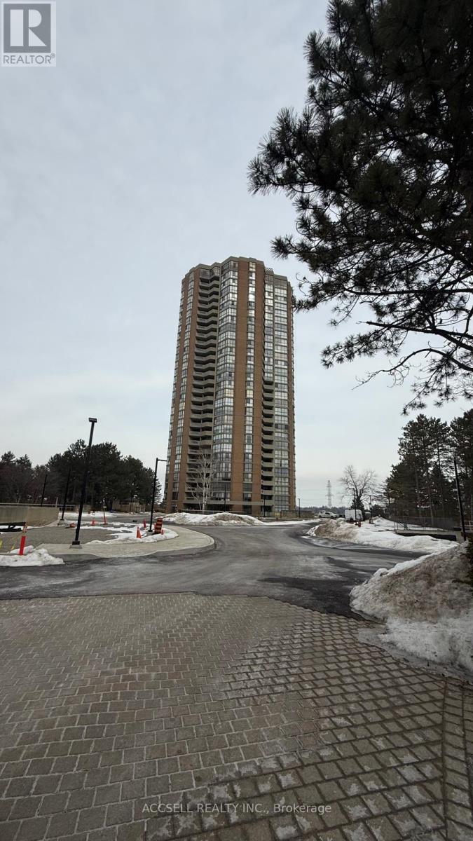 #305 85 SKYMARK DRIVE - 1