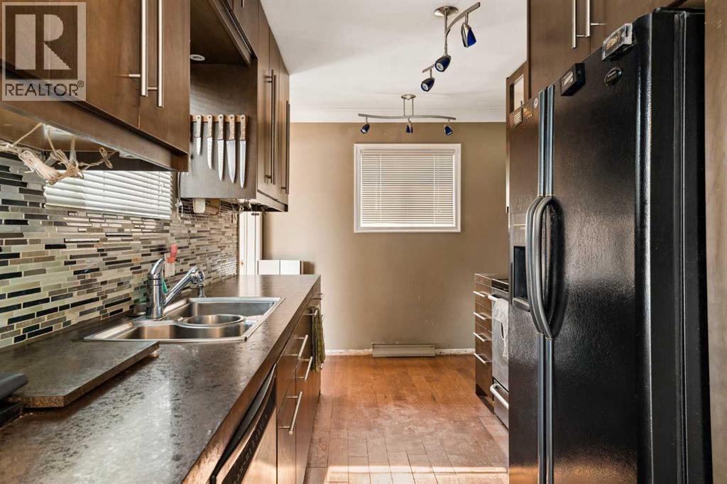 440 36 Avenue NW - 11
