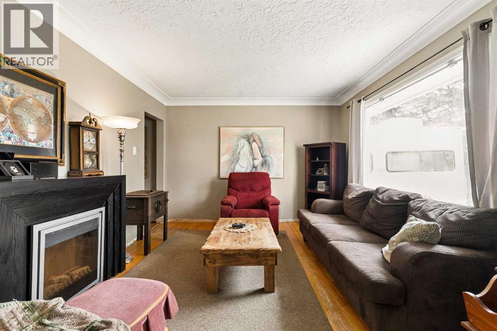 440 36 Avenue NW - 2