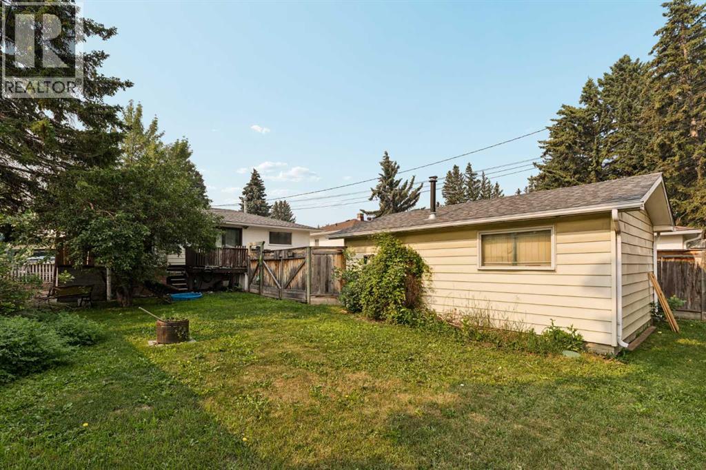 440 36 Avenue NW - 21