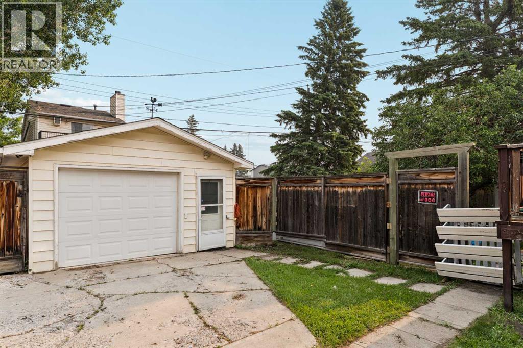 440 36 Avenue NW - 23