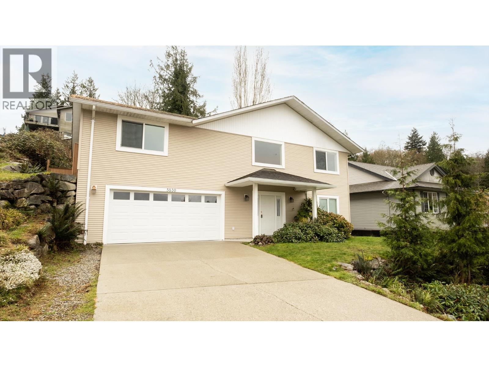 5839 TRAIL AVENUE, Sechelt — photo 2