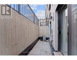 Th704 - 5 Steckley House Lane, Richmond Hill, ON L4S0N2 Photo 6