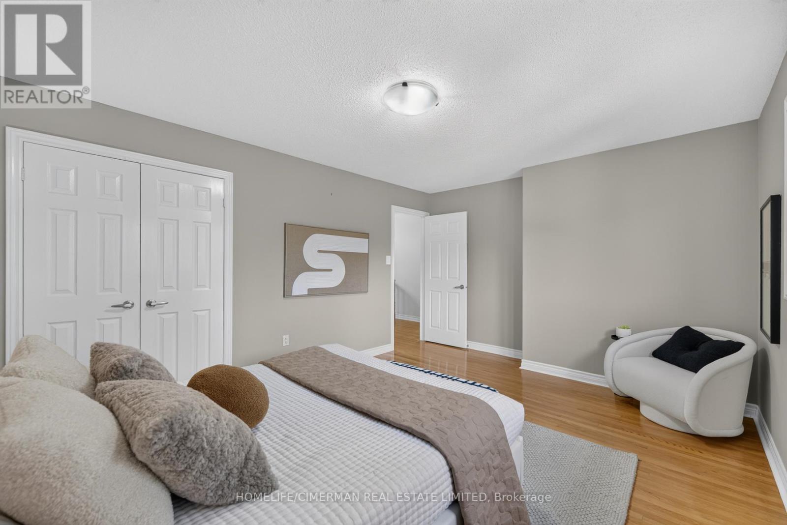 6 CREEKVIEW AVENUE - 32