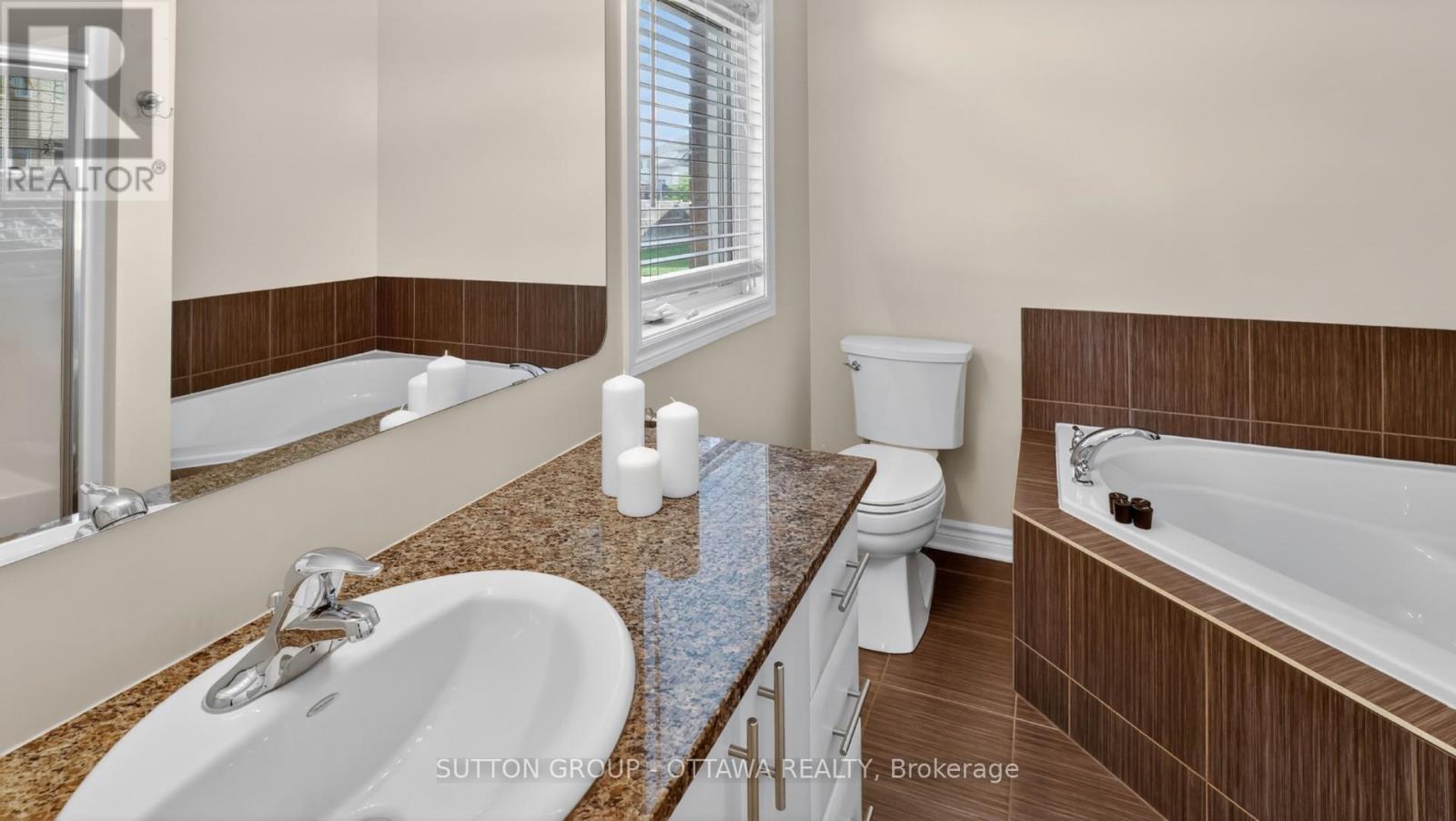 3 Bed, 3 Bath House for Sale in Ottawa – 104 PASSAGEWAY PRIVATE, Ottawa – MLS# X13573696 - Image 59