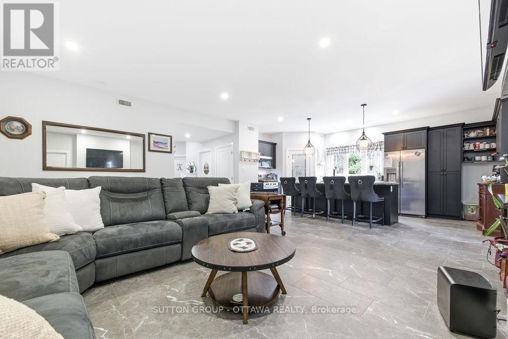 12 EASTERN AVENUE - Image 39
