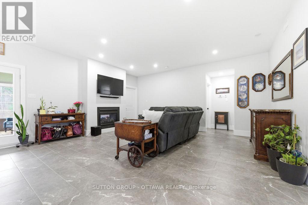 12 EASTERN AVENUE - Image 41