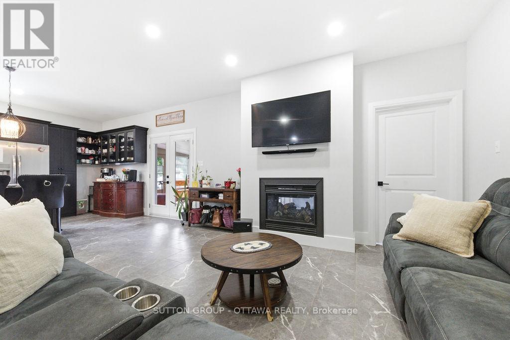12 EASTERN AVENUE - Image 46