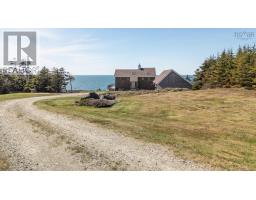 Den - 194 Thomas Road, Cape Forchu, NS B5A5G7 Photo 9