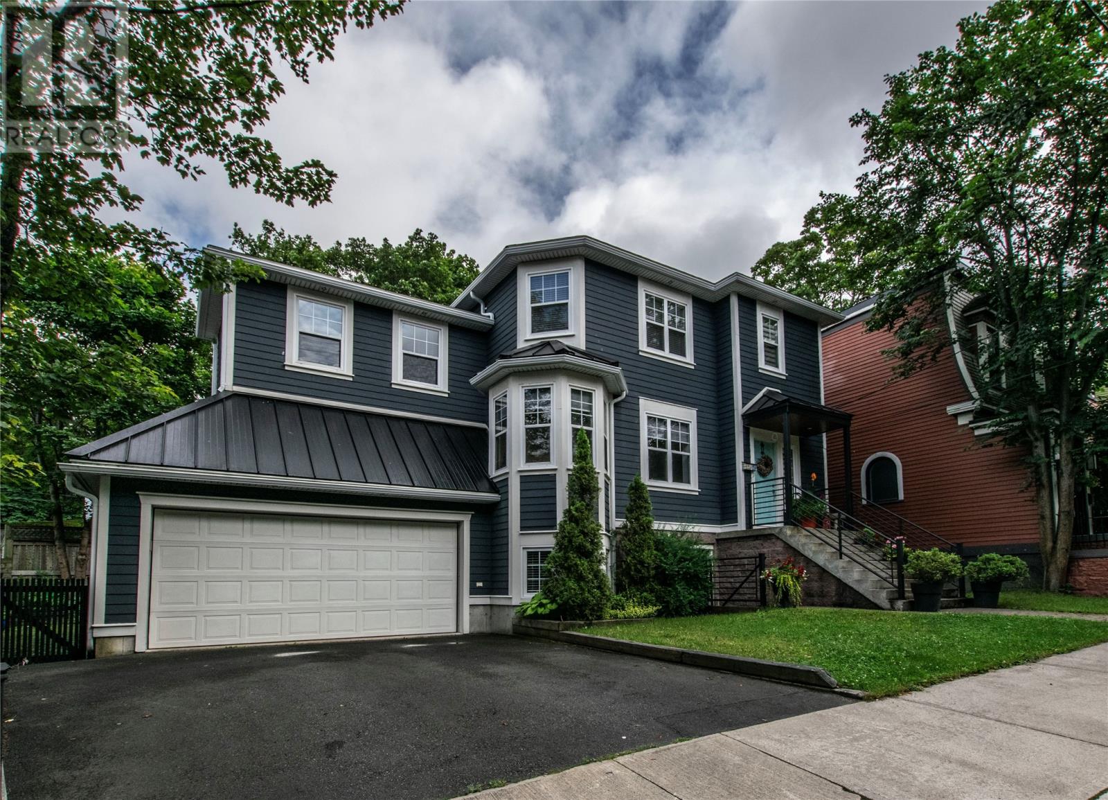 21 Topsail Road, St. John's — photo 2