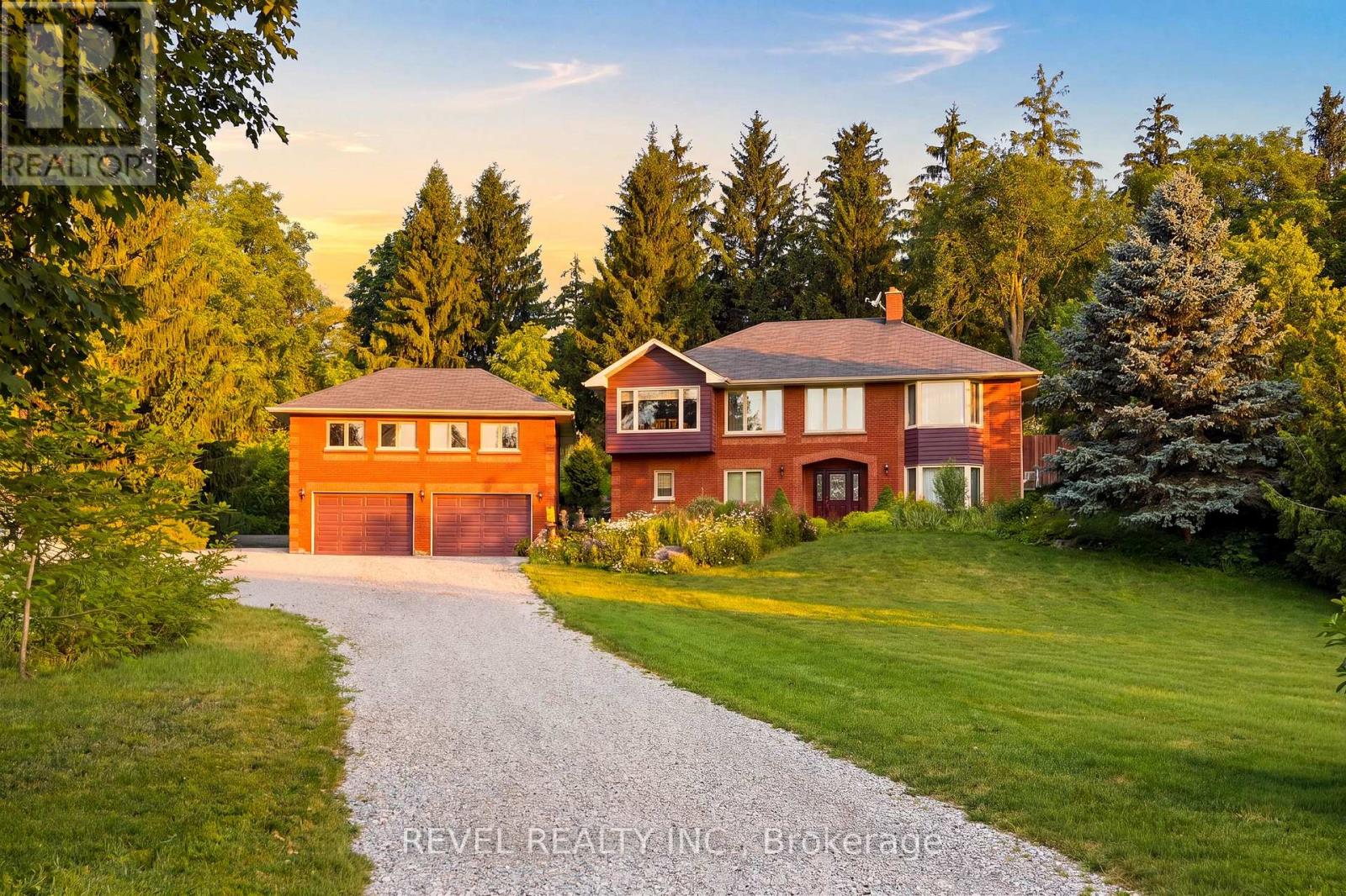 3156 ESCARPMENT SIDE ROAD - 1