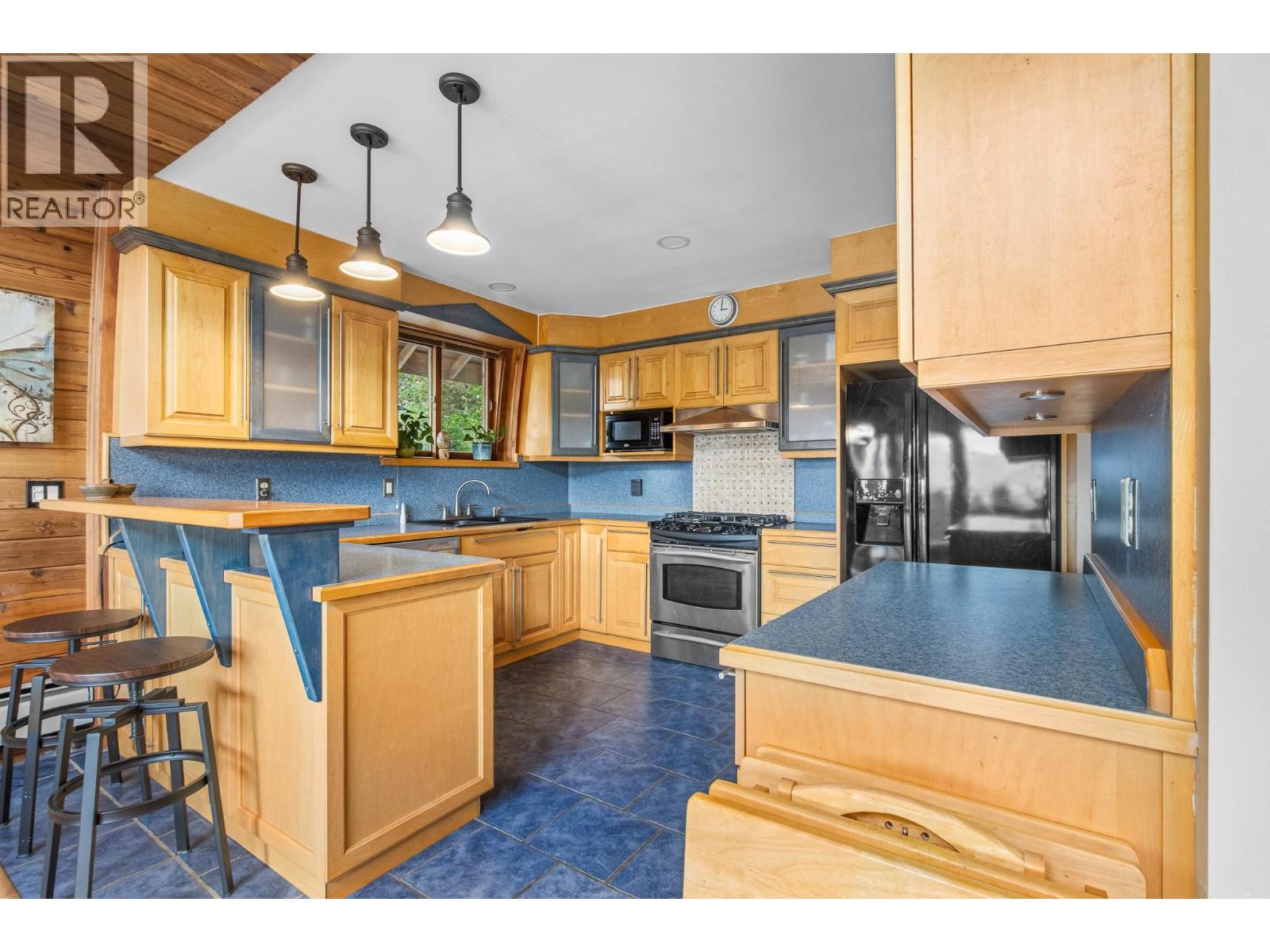 5261 Lakeshore Road NE - 12