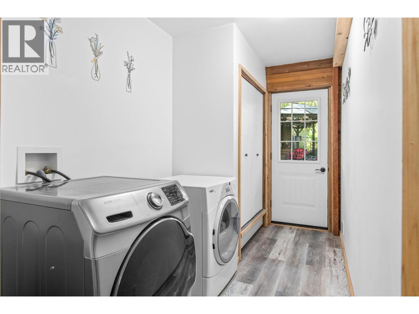 5261 Lakeshore Road NE - 26