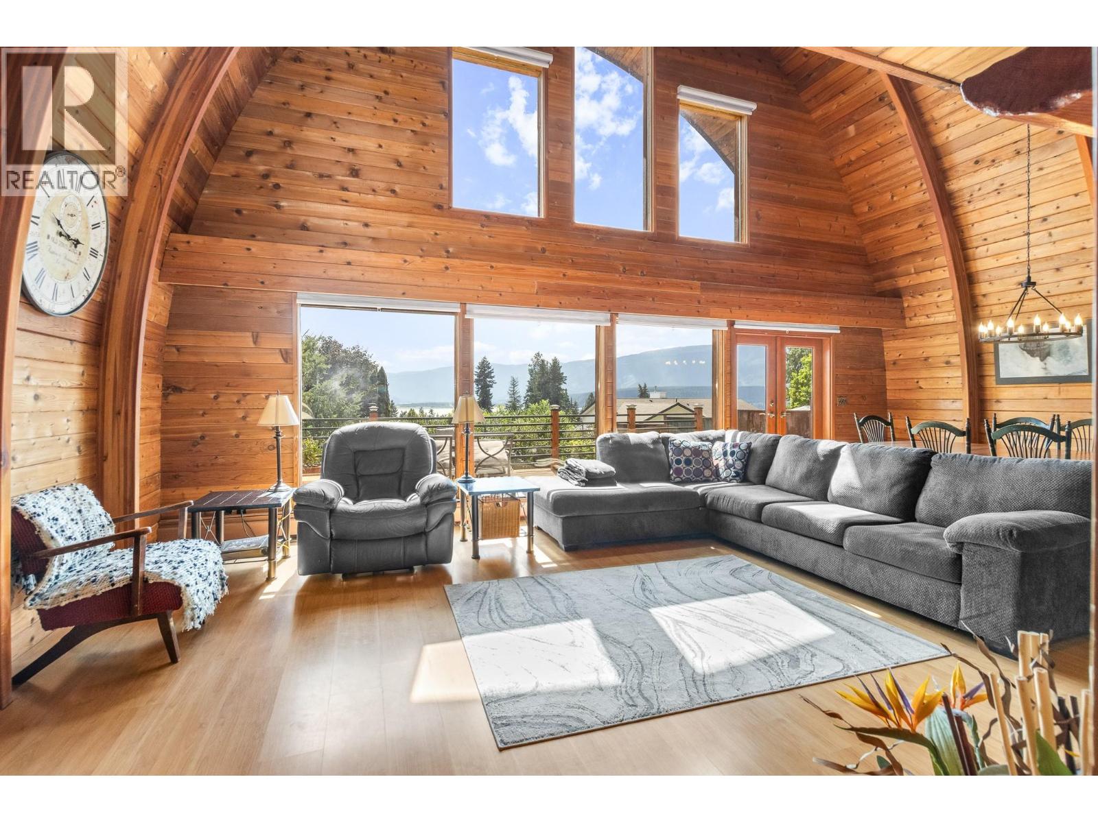 5261 Lakeshore Road NE - 4