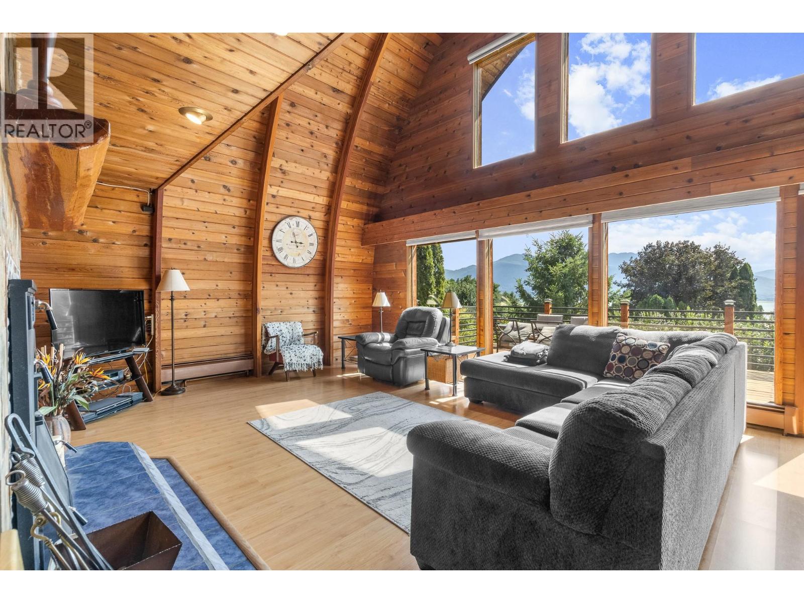 5261 Lakeshore Road NE - 7