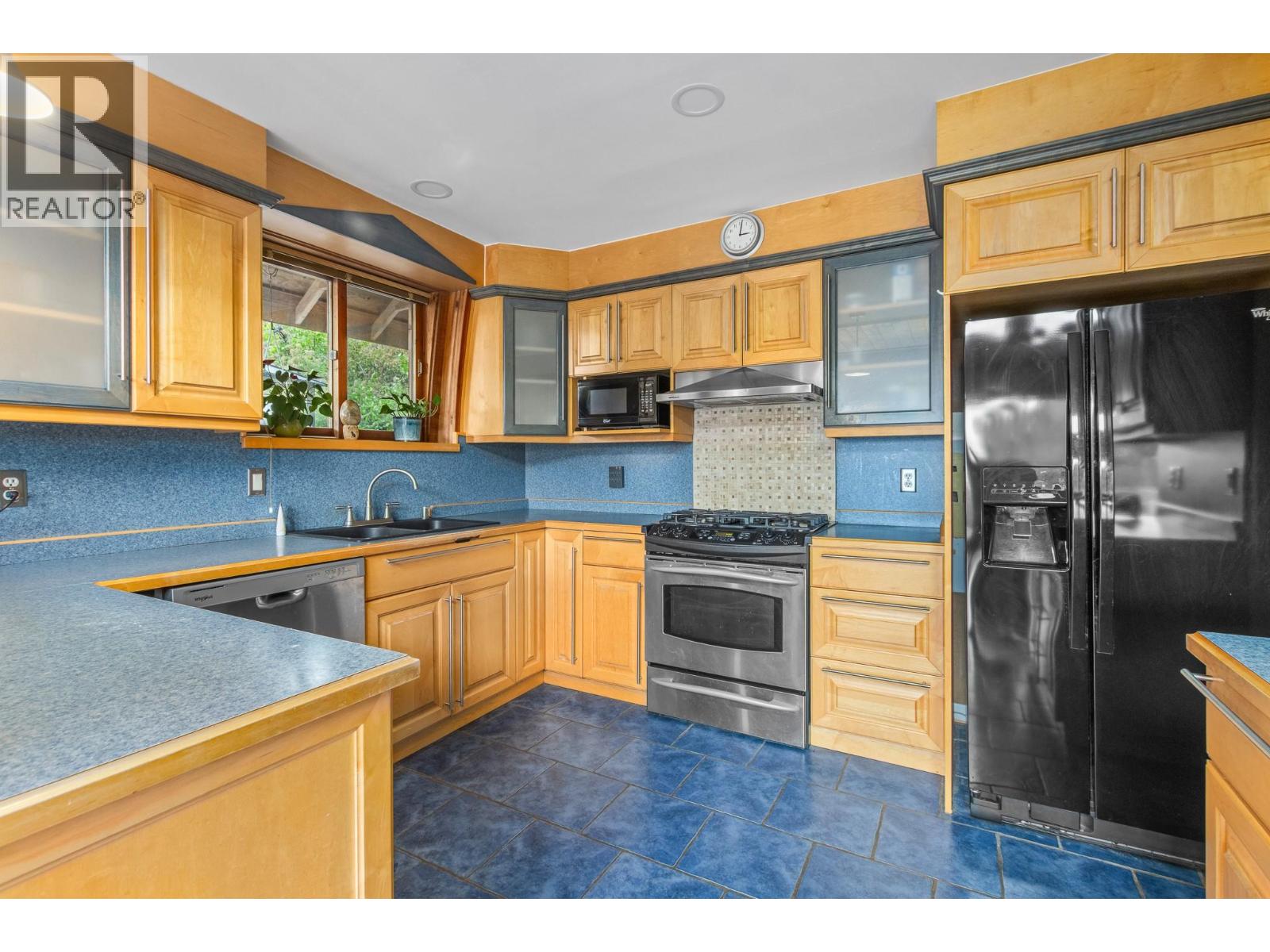 5261 Lakeshore Road NE - 13