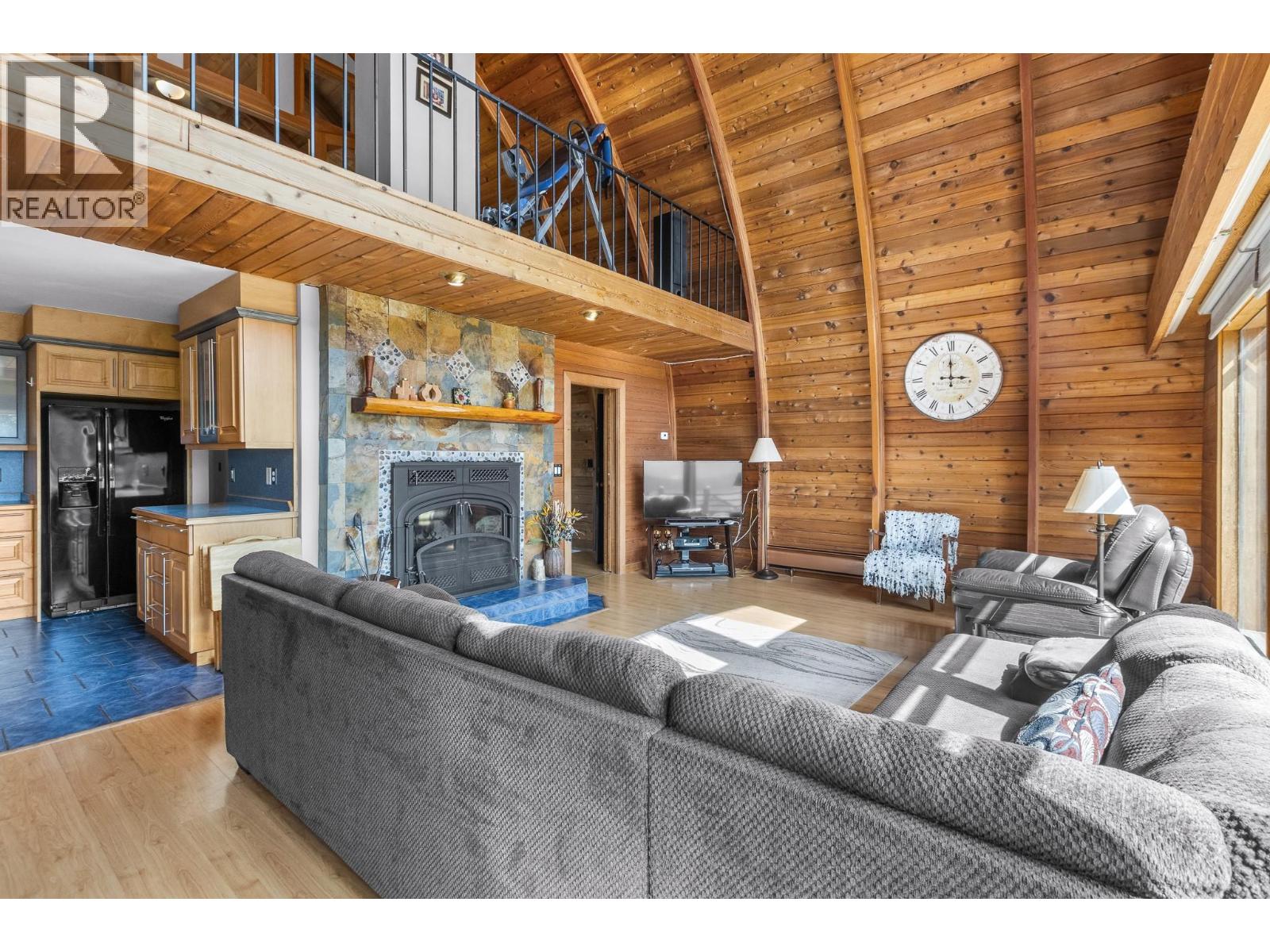 5261 Lakeshore Road NE - 8