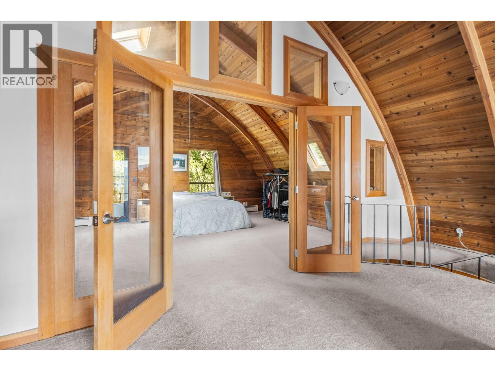 5261 Lakeshore Road NE - 18