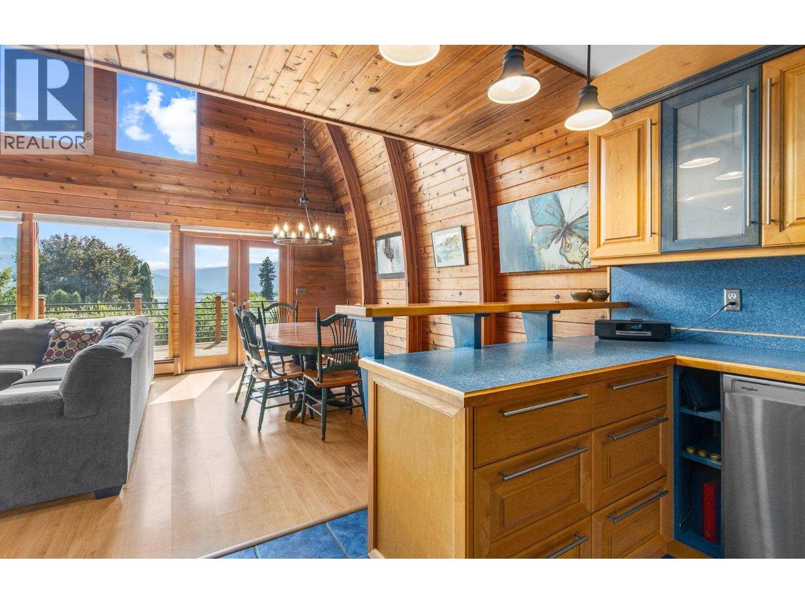 5261 Lakeshore Road NE - 10