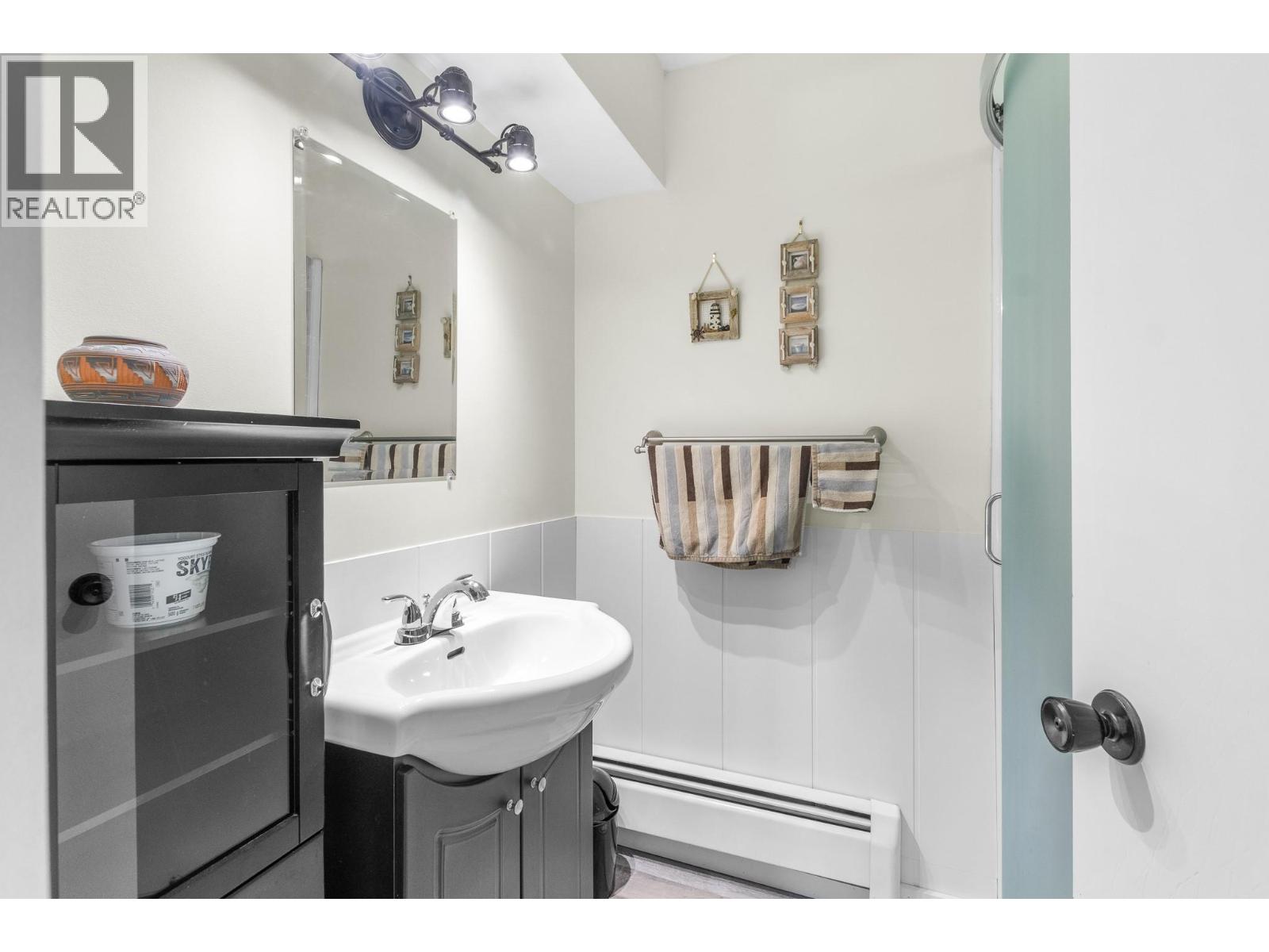 5261 Lakeshore Road NE - 28