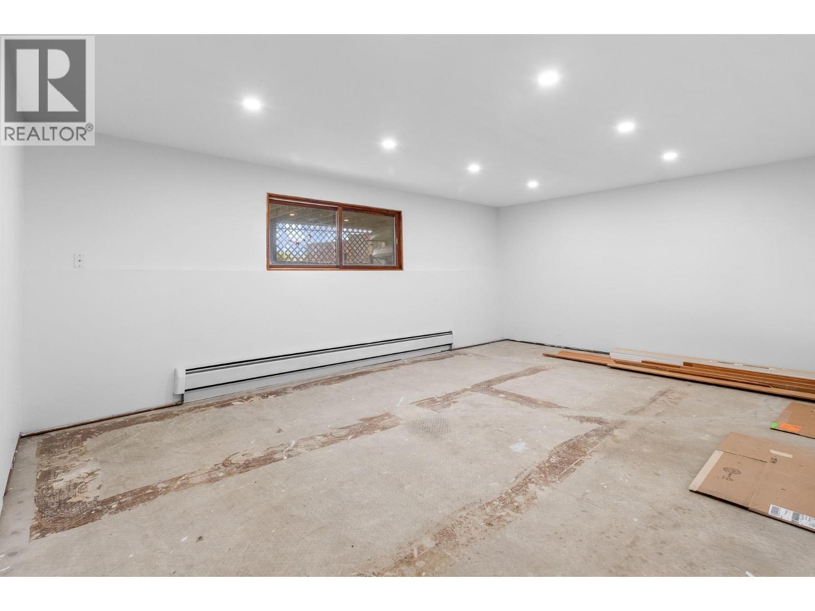 5261 Lakeshore Road NE - 30