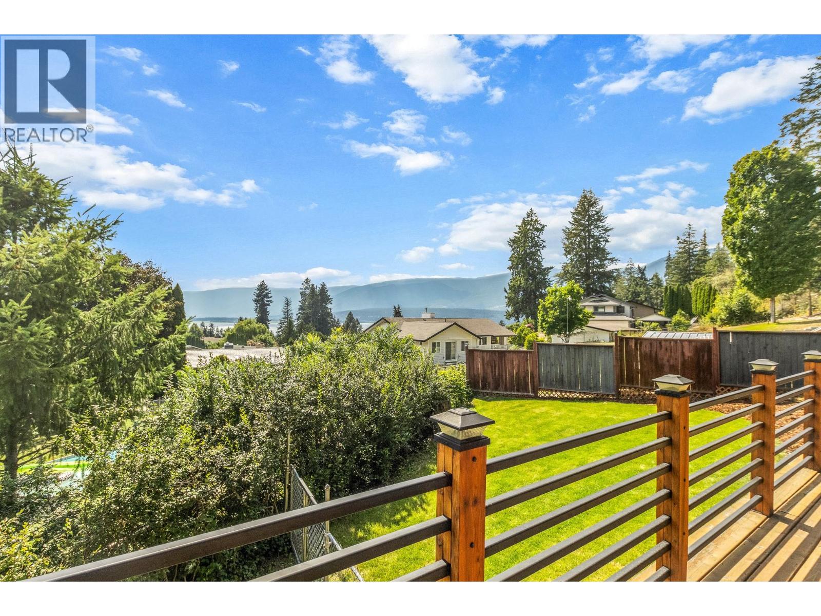 5261 Lakeshore Road NE - 34