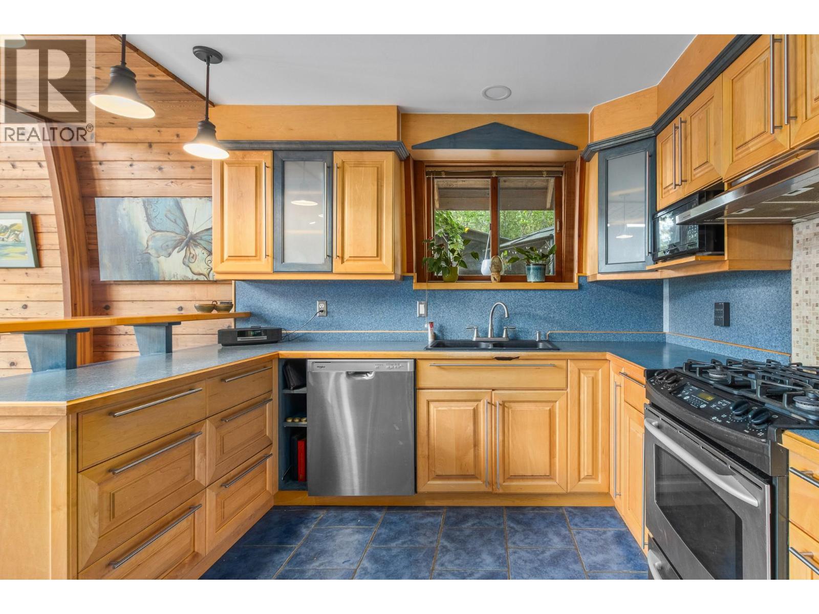 5261 Lakeshore Road NE - 14