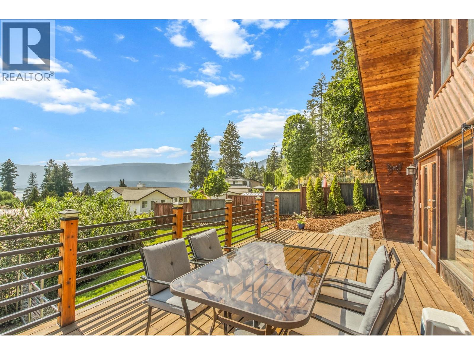 5261 Lakeshore Road NE - 33