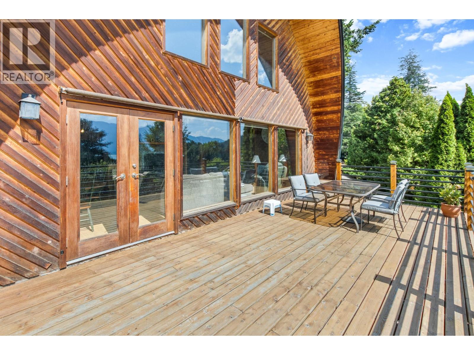 5261 Lakeshore Road NE - 32