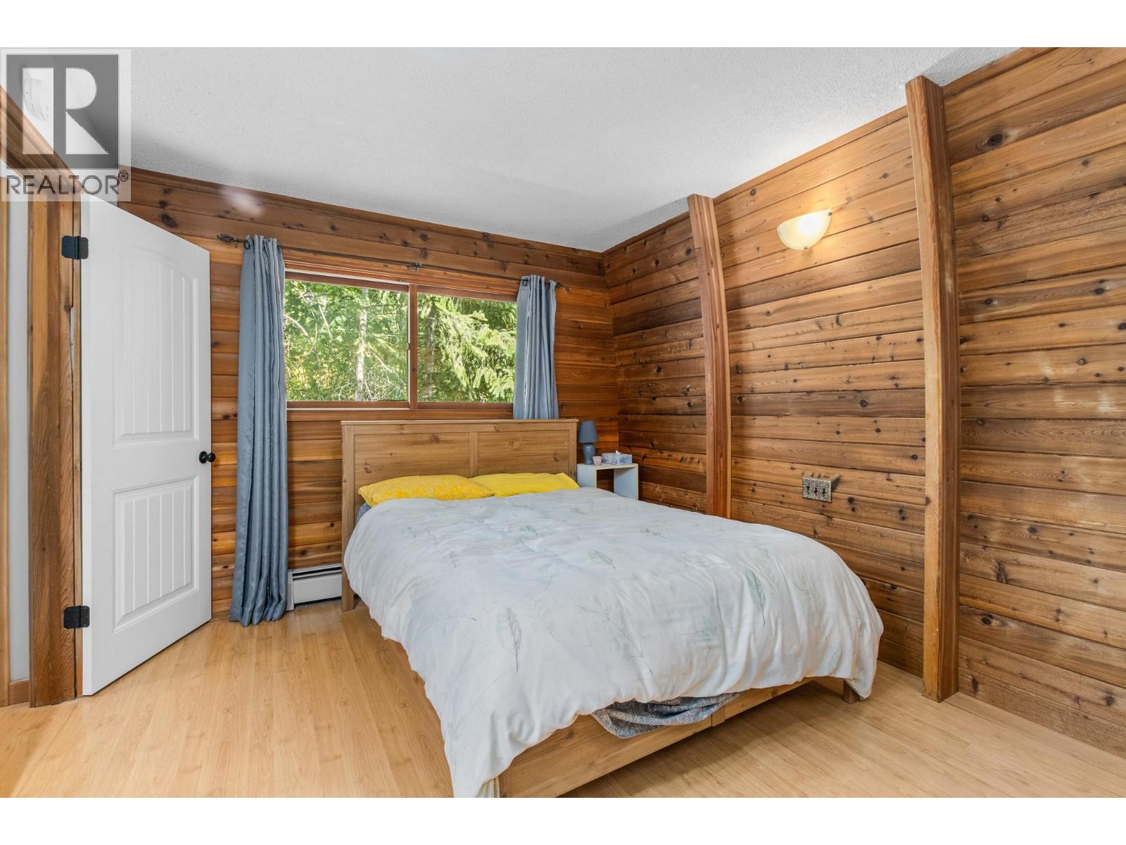 5261 Lakeshore Road NE - 25