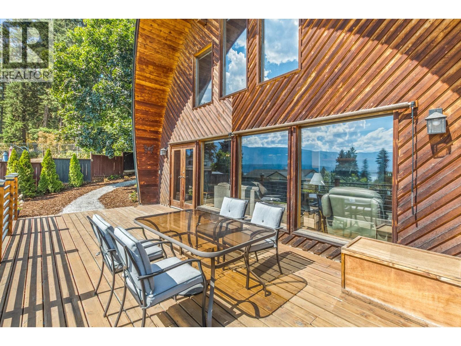 5261 Lakeshore Road NE - 31