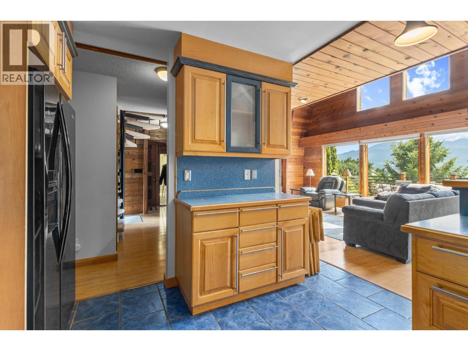 5261 Lakeshore Road NE - 16