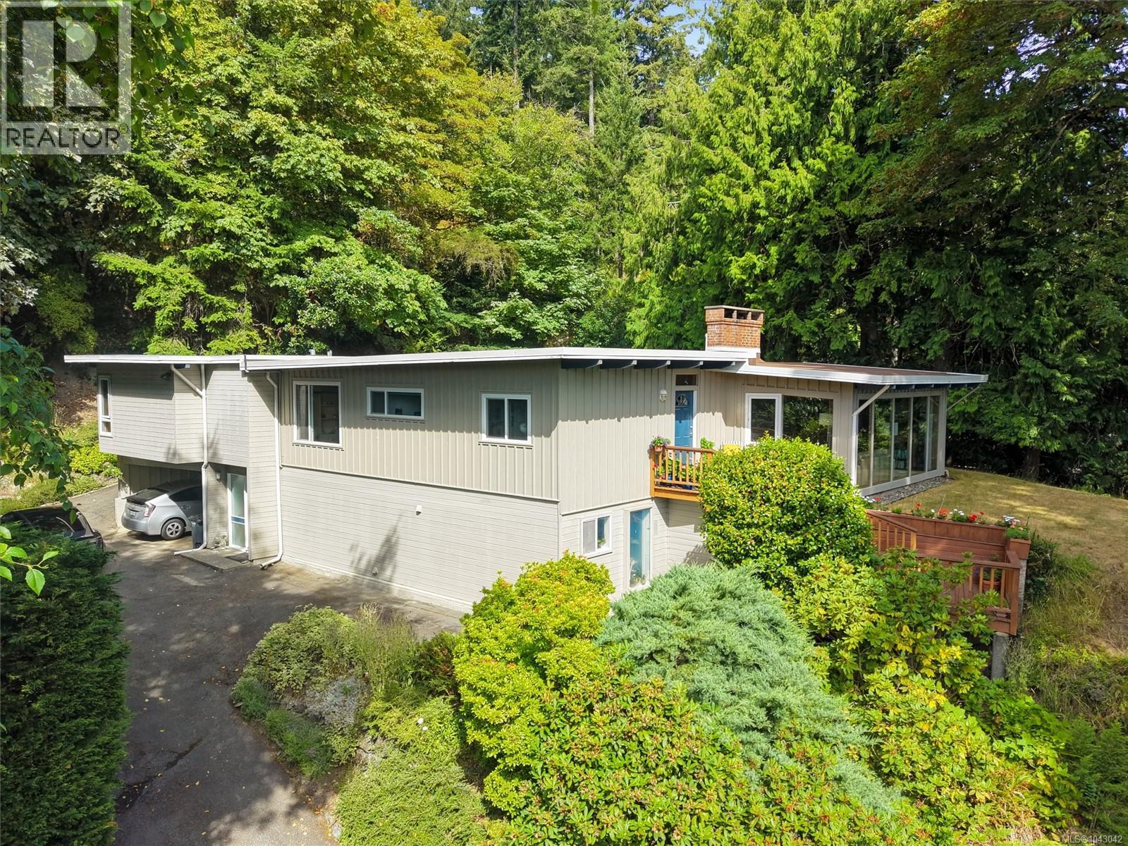 4902 Lochside Dr - 1