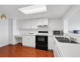 1701 14881 103a Avenue, Surrey, BC V3R0M5 Photo 9