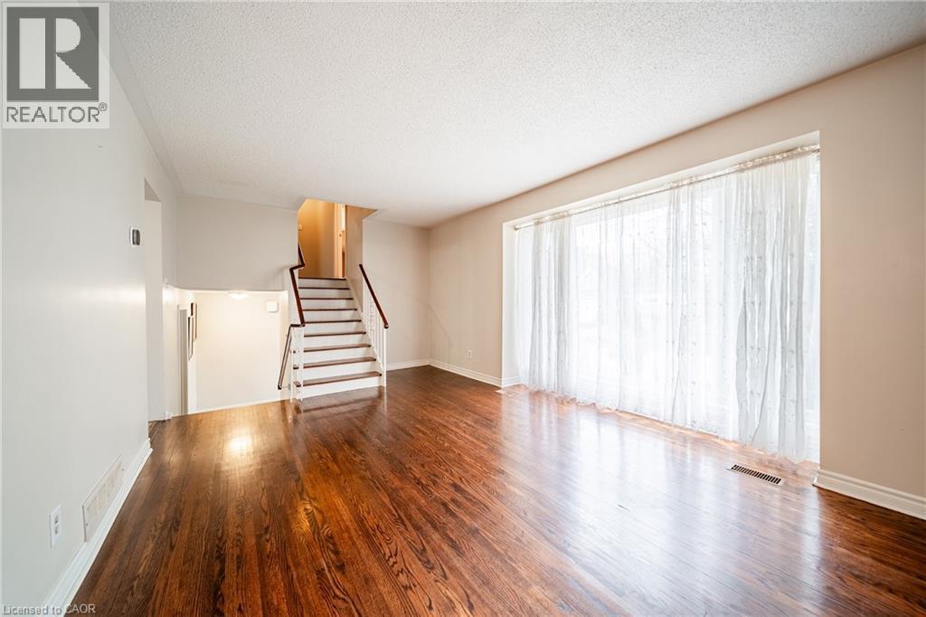 557 TRAFFORD Crescent - 4