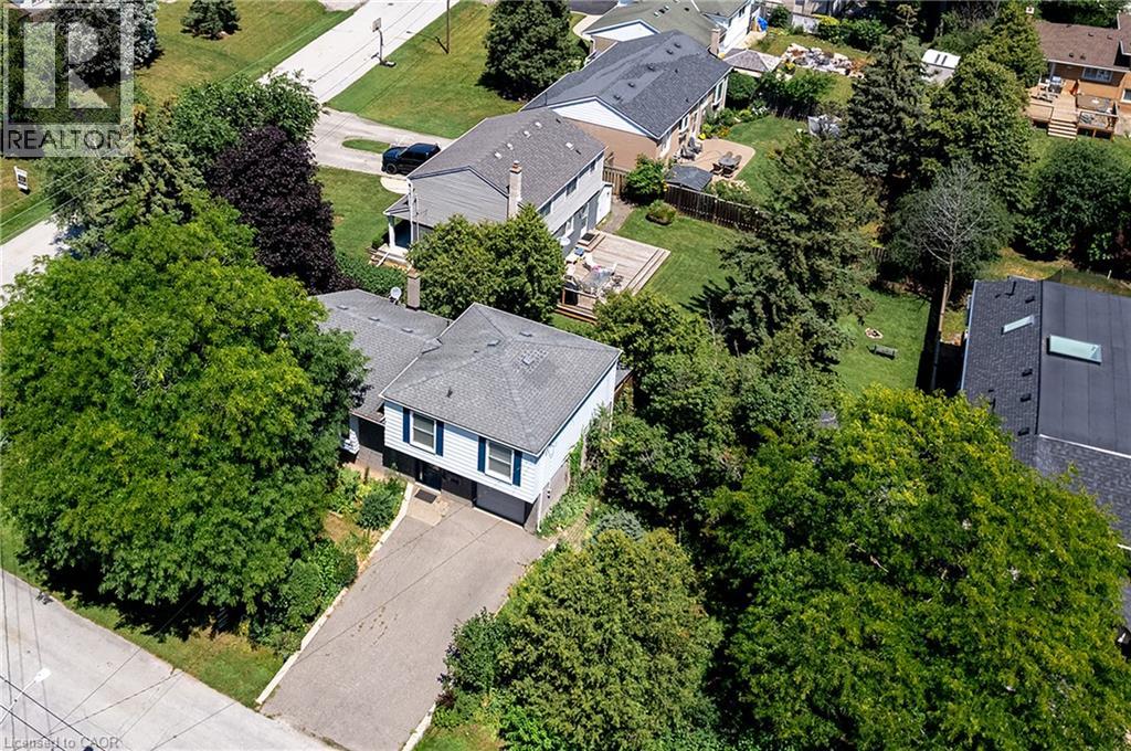 557 TRAFFORD Crescent - 2