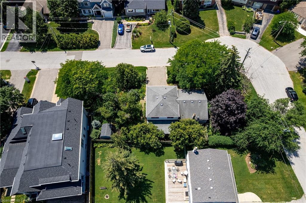 557 TRAFFORD Crescent - 21