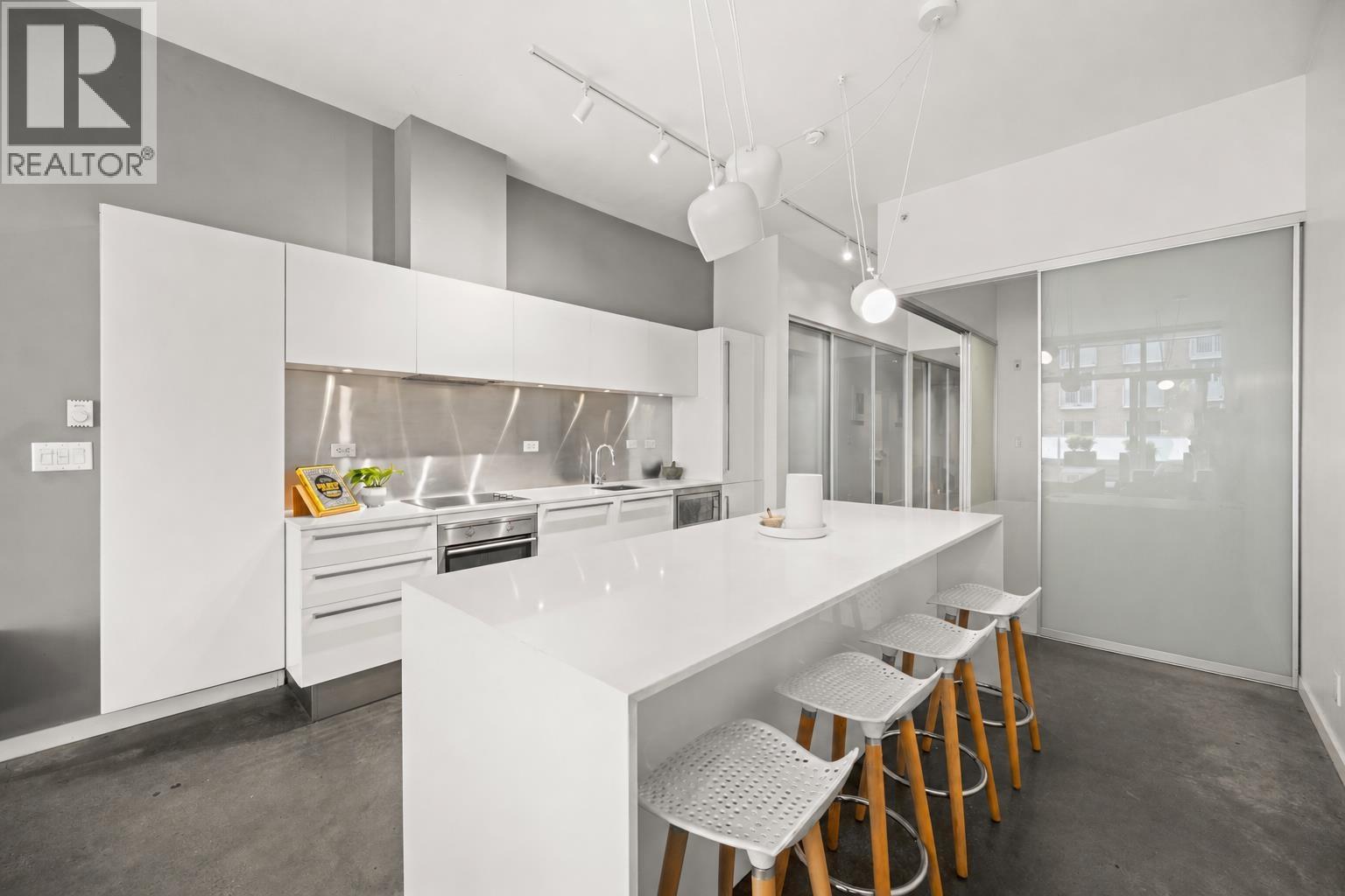409 53 W HASTINGS STREET