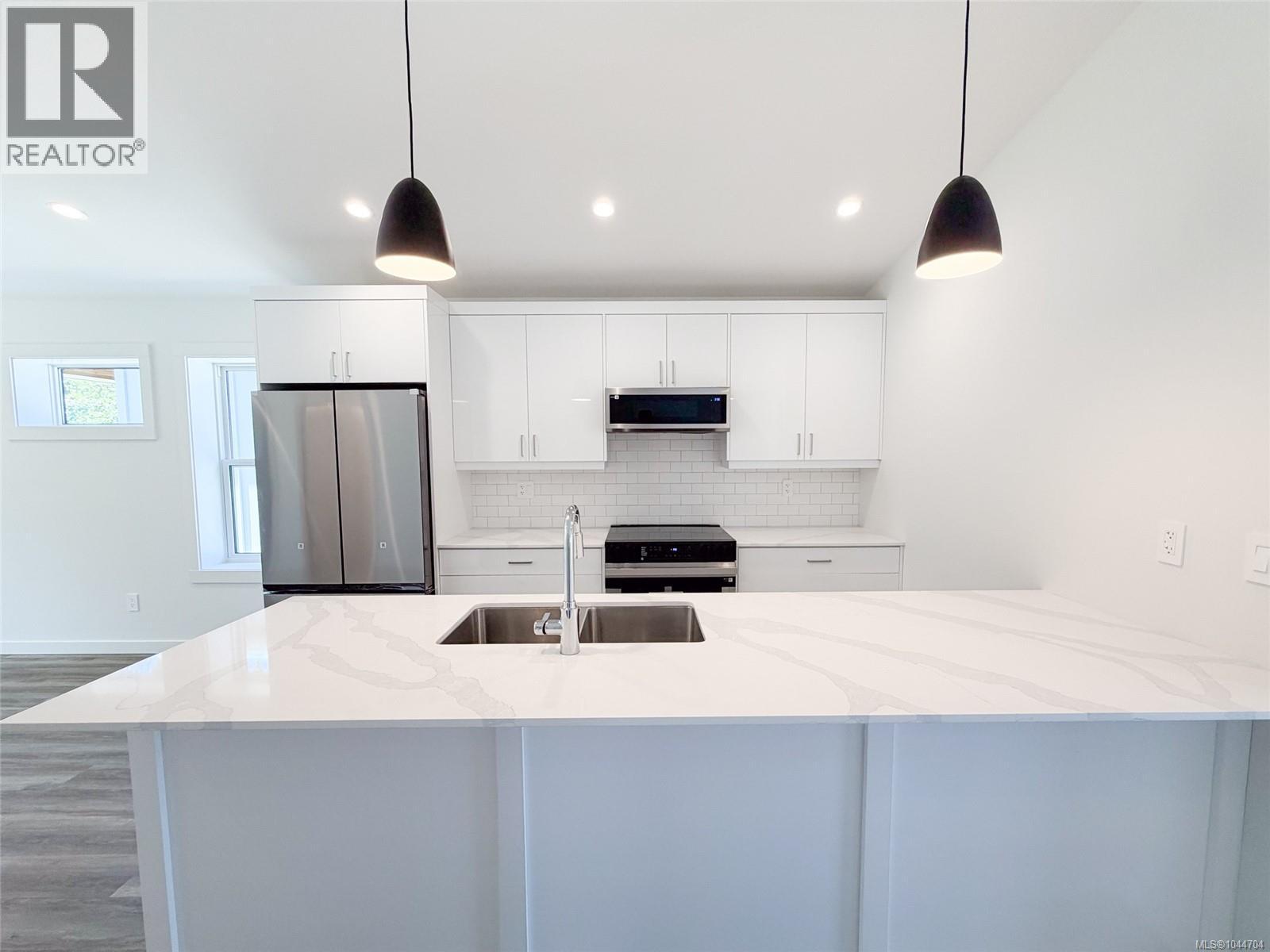 #49 3025 Royston Rd - 5