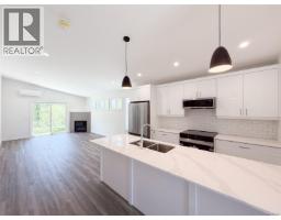49 3025 Royston Rd — photo 4