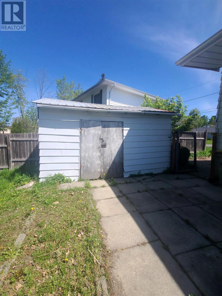 43 Poplar RD, Elliot Lake — photo 2