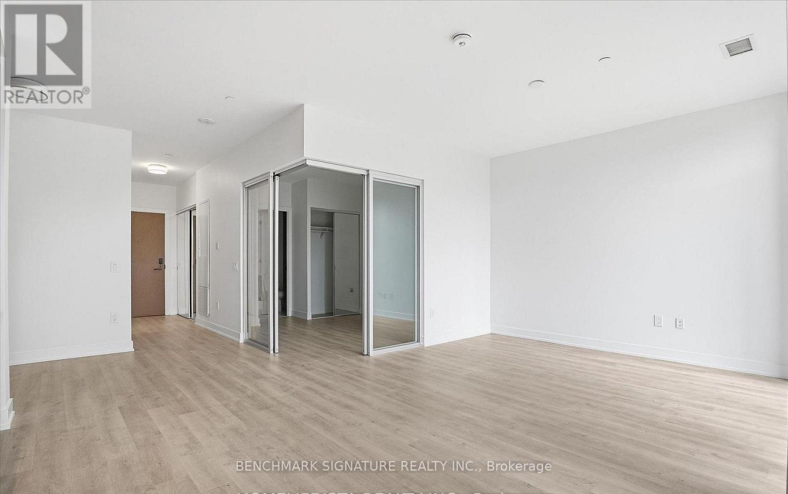 #206 30 INN ON THE PARK DRIVE - Image 16