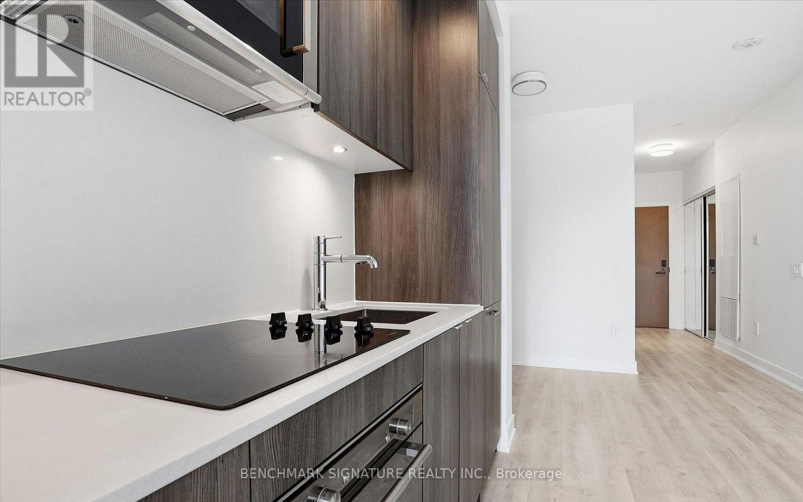 #206 30 INN ON THE PARK DRIVE - Image 4