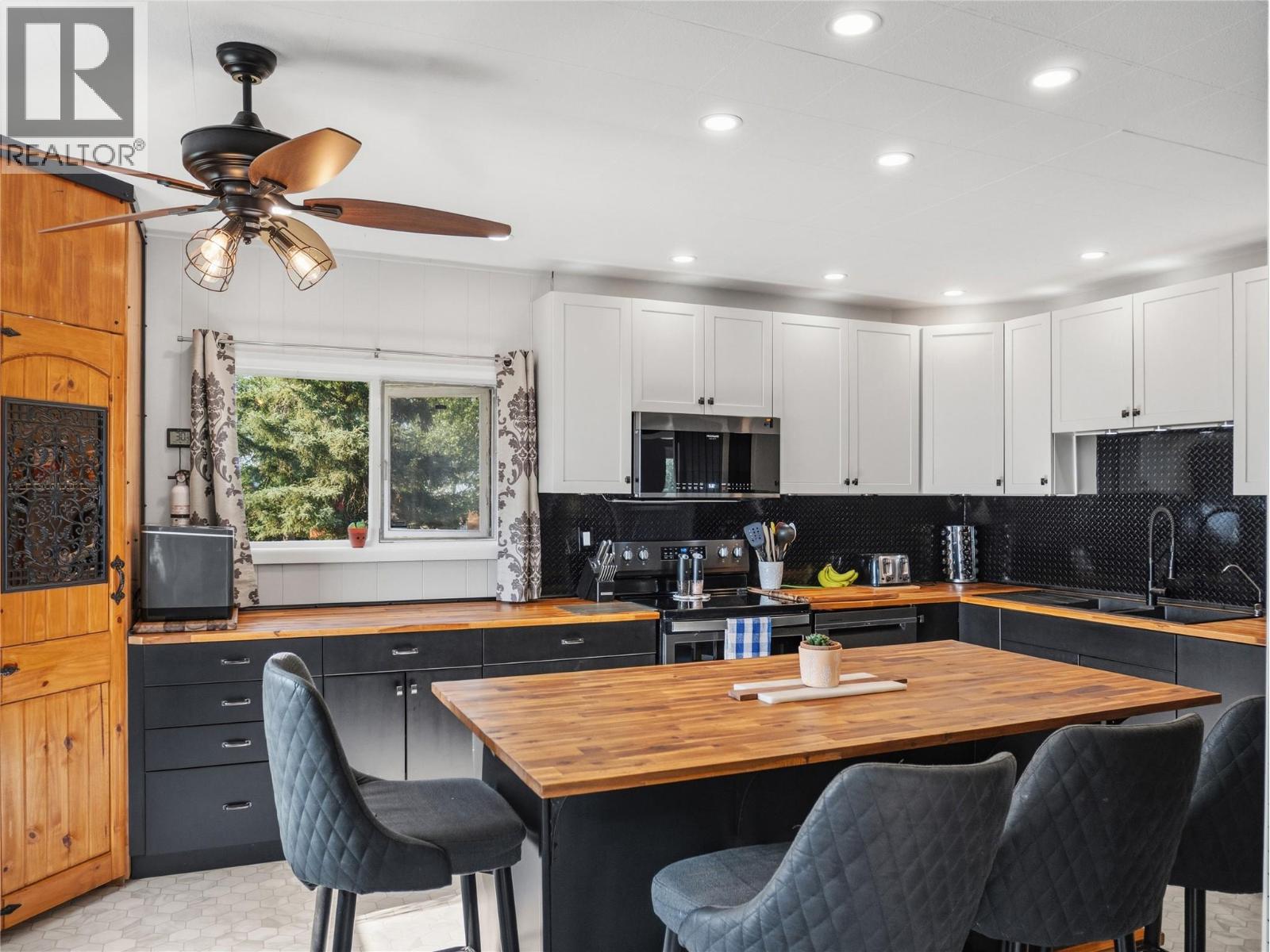 4800 47 Avenue - Image 6