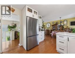 Foyer - 2660 Argyle Avenue, Kamloops, BC V2B4T8 Photo 8