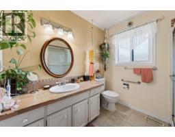 Living room - 2660 Argyle Avenue, Kamloops, BC V2B4T8 Photo 14