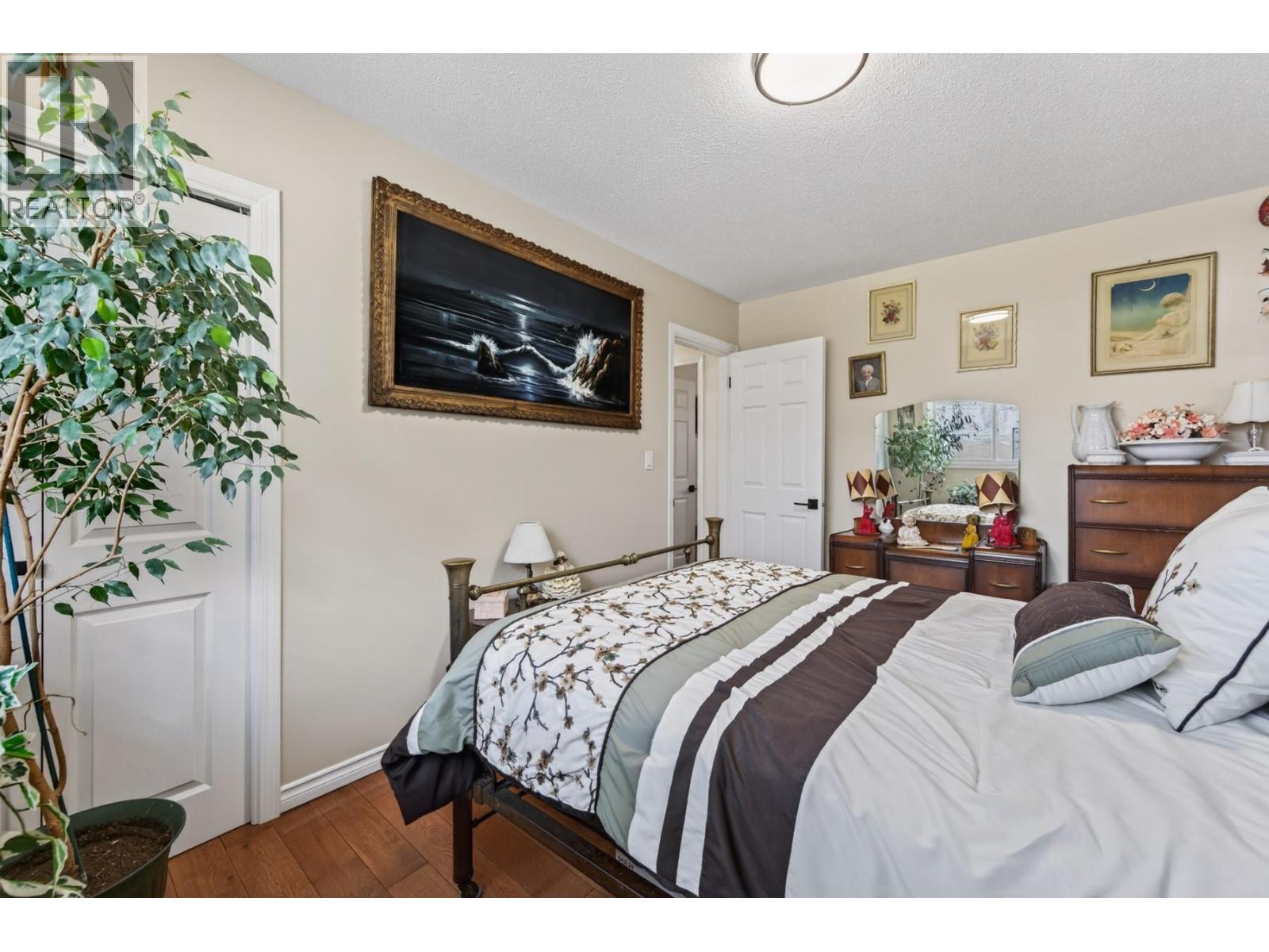 2660 Argyle Avenue - Image 19